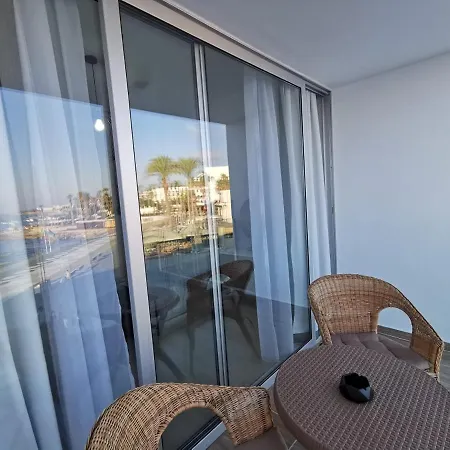 Cosea Living: Seaside Two Bedroom Flat In Harbour 106 Appartement Paphos